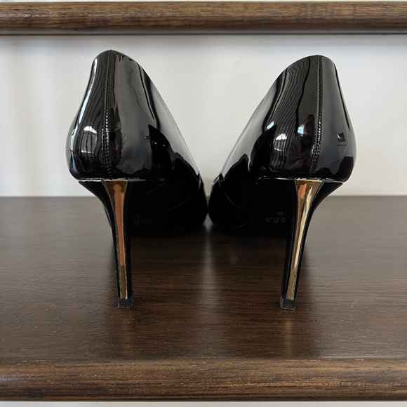 Zara Tarafaluc Shiny Black Pointed Toe Pumps with Gold Heel Detail - Picture 4 of 7